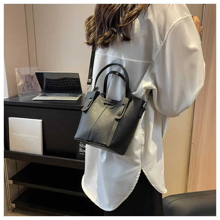 Borsa a Secchiello Minimalista con Tracolla